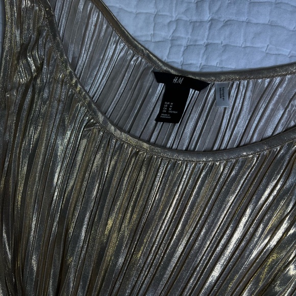 Gold pleated H&M MIDI dress - Picture 2 of 4